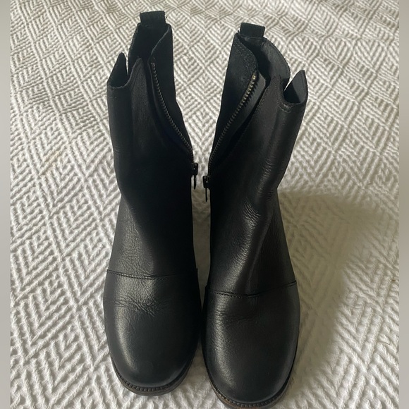 🧸 Leather Boots🧸 - Picture 2 of 4
